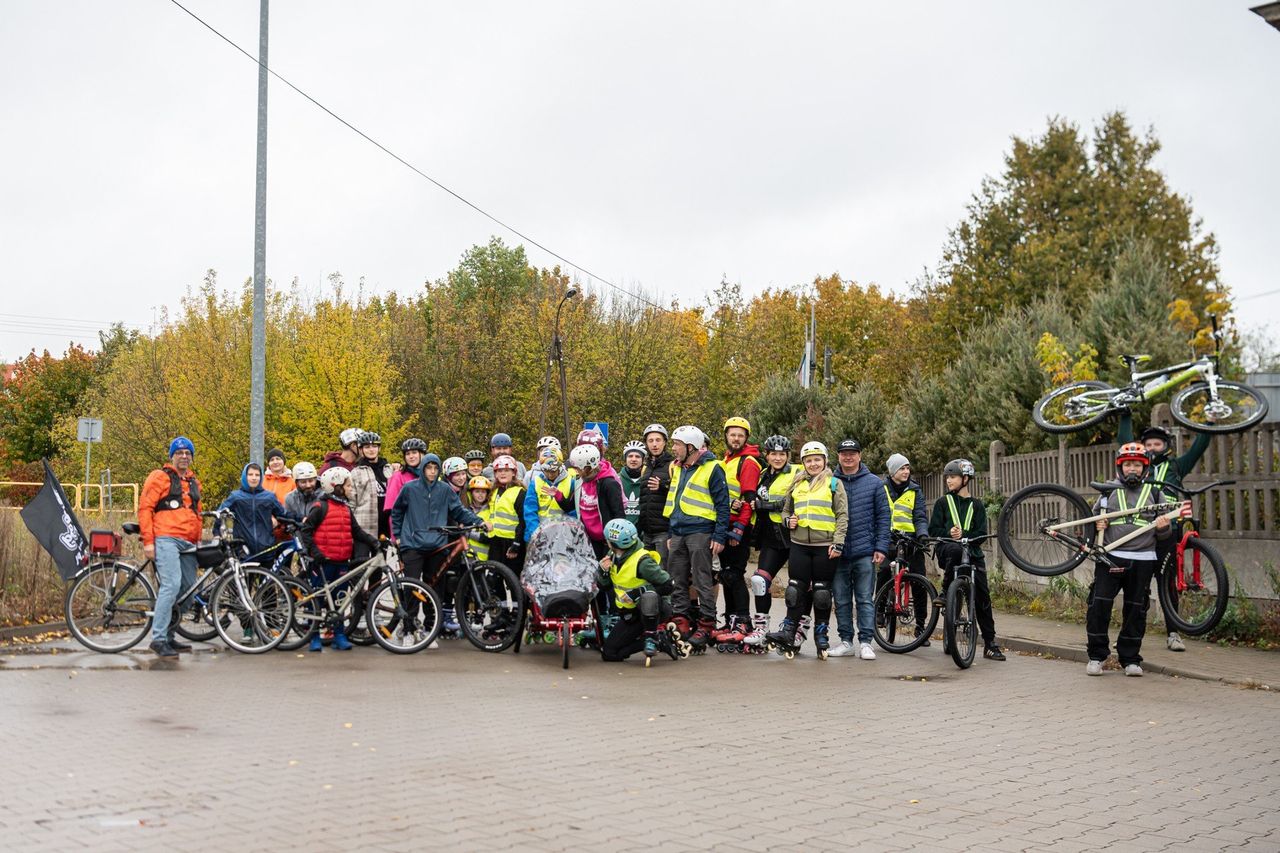 Białystok: Rolkarze i rowerzyści razem w drodze do Choroszczy