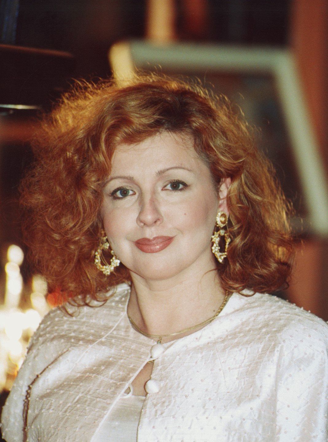 1999 rok. Czy wiesz, że Magda Gessler ukończyła malarstwo w Królewskiej Akademii Sztuk Pięknych św. Ferdynanda w Madrycie, w przeszłości pracowała jako opiekunka do dzieci, tłumaczka i menadżerka w restauracji Tijo Pepe. Biegle mówi po hiszpańsku, włosku, niemiecku i komunikuje się po portugalsku i angielsku.Więcej zdjęć i informacji ►►►