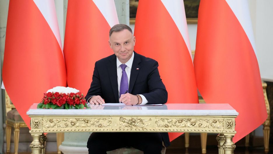 Prezydent ułaskawił byłych oficerów CBA skazanych prawomocnie w tzw. aferze gruntowej za przekroczenie uprawnień