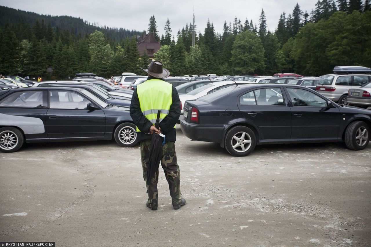 Gdzie zaparkować auto, żeby iść na Morskie Oko?