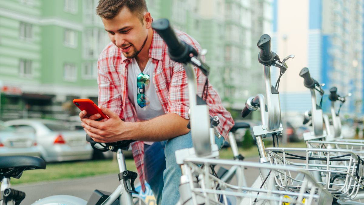 W jednej aplikacji można wnioskować o prawo jazdy, zapłacić za jedzenie, zamówić taksówkę, wynająć rower. Wszystkie usługi łączy bank. 