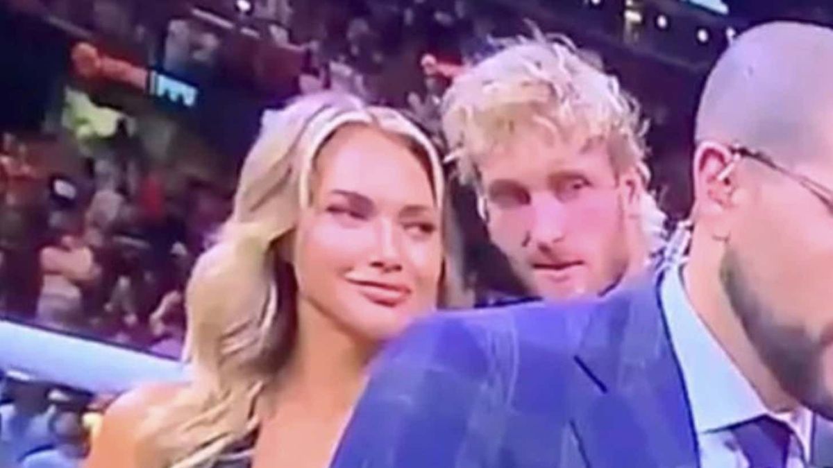 Logan Paul i piękna ring girl