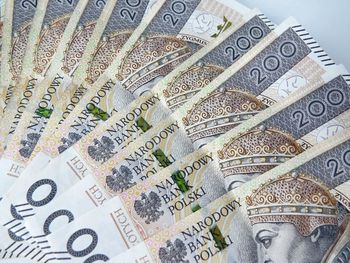 Łatwo poszło. Wystarczyła chwila i podstęp. Kasa wyprawowała