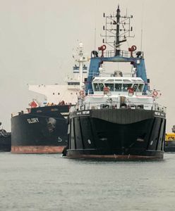 190-metrowy statek utknął na mieliźnie. Zablokował Kanał Sueski