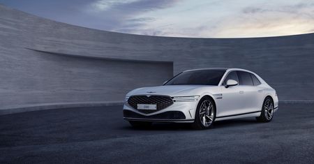 Nowy Genesis G90 w pełni odsłonięty. Koreańczycy poszli na całość, szczególnie w środku