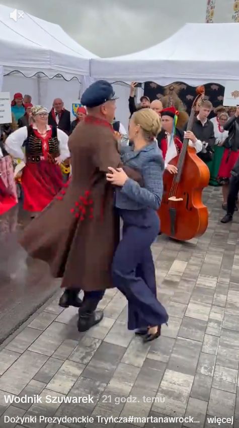 Marta Nawrocka tańczy na dożynkach