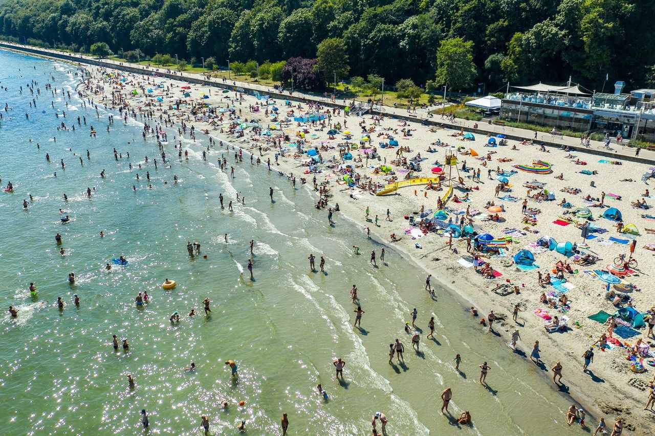 Zimny maj 2025, a co potem? Sprawdź długoterminową prognozę pogody na wakacje