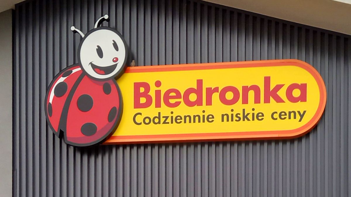 W namiocie Biedronki było 40 st. C. Sieć zabrała głos.