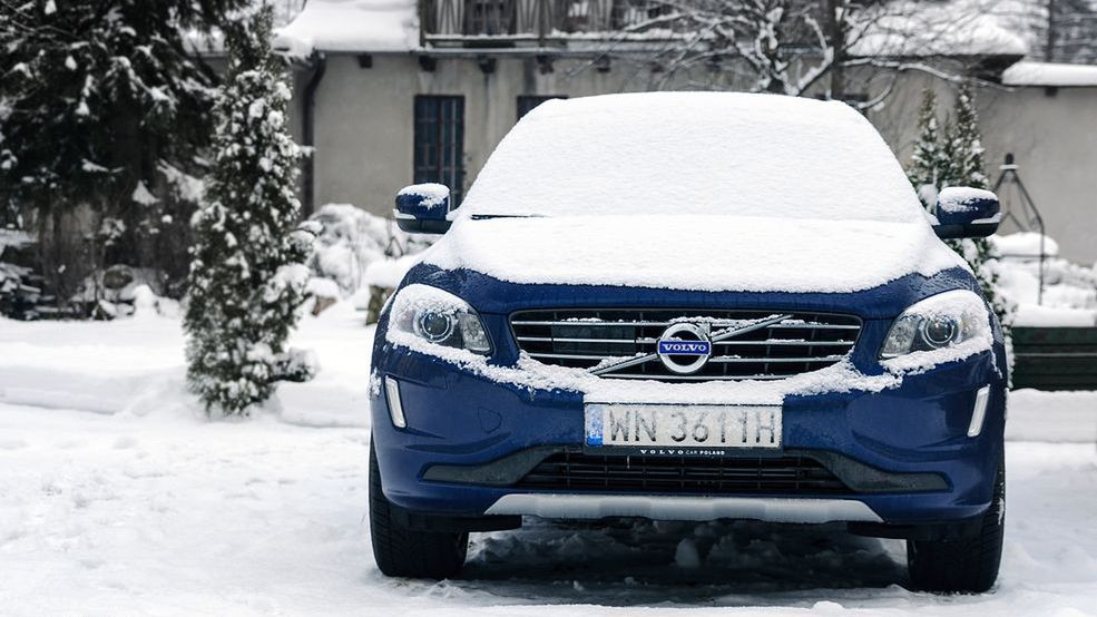 Łagodne zimy odzwyczaiły kierowców od trudnych warunków.