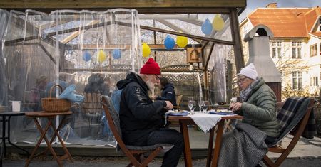 Szwecja się przeliczyła? Wprowadza obostrzenia