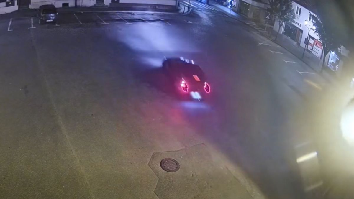 19-latka wjechała w ścianę budynku.