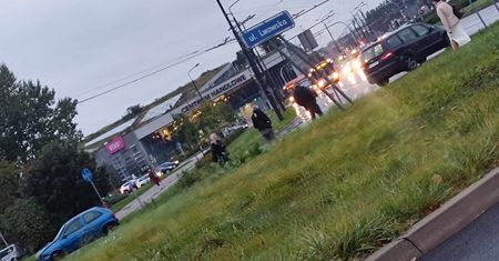 Wjeżdżał na rondo, nie ustąpił pierwszeństwa. Zderzenie dwóch fordów w centrum Lublina [ZDJĘCIA]