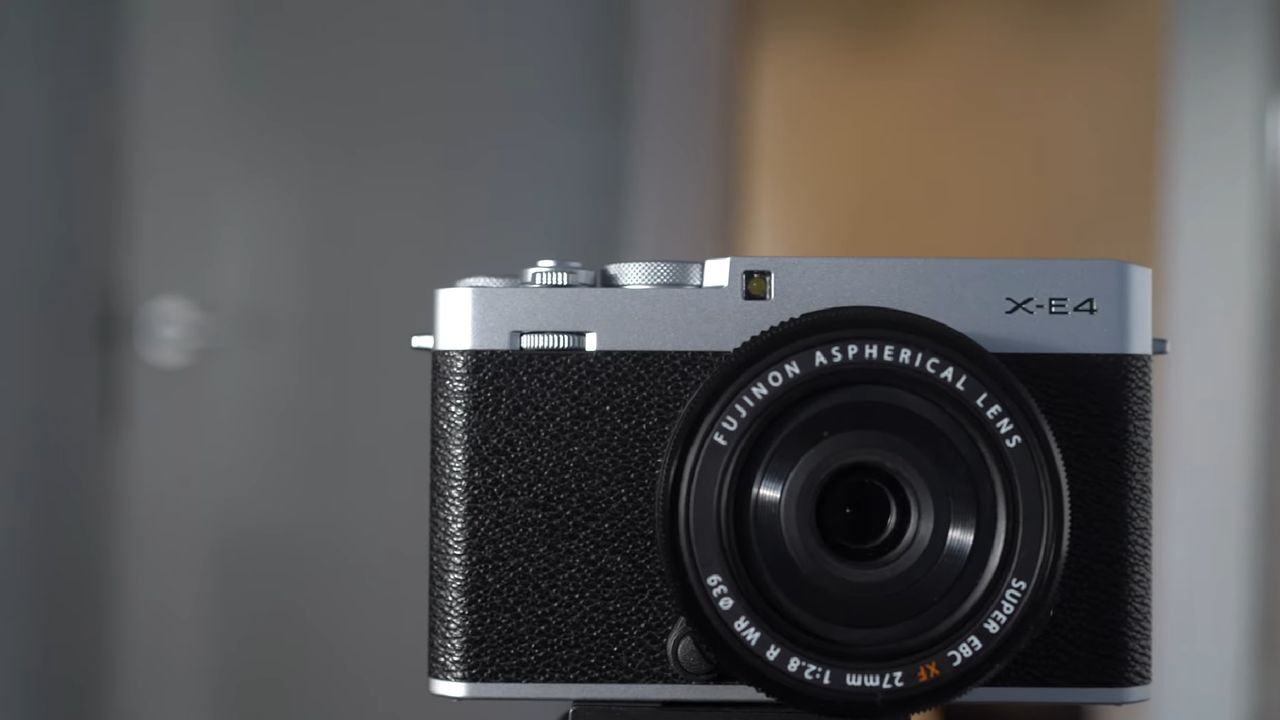 Nowy aparat bezlusterkowy Fujifilm X-E4