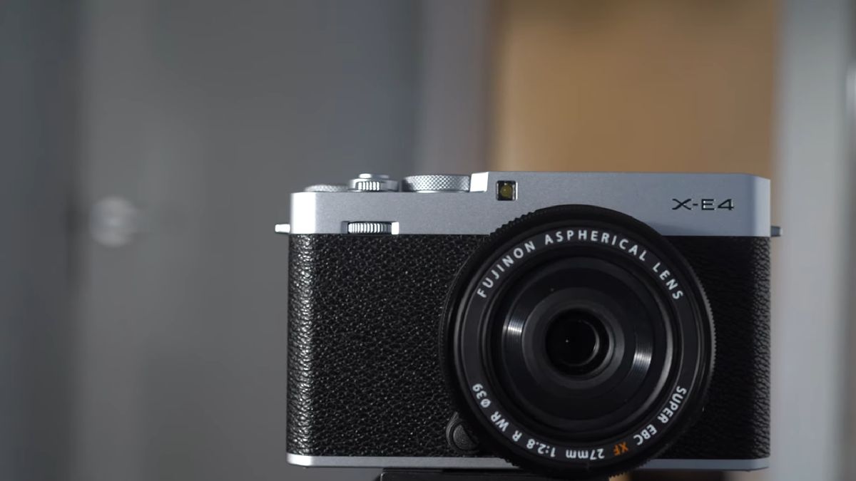 Fujifilm prezentuje korpus Fujifilm X-E4 i 2 nowe obiektywy 1
