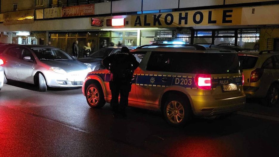 Obława za nożownikiem, który zaatakował pod sklepem monopolowym w Lublinie