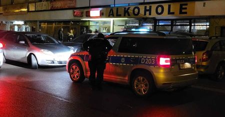 Szarpanina pod monopolowym. 34-latek ugodził nożem kobietę