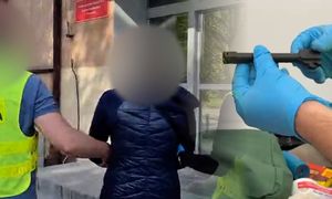 Dwie lufy Parabellum w bagażu. Podróżna tłumaczyła się "przysługą"