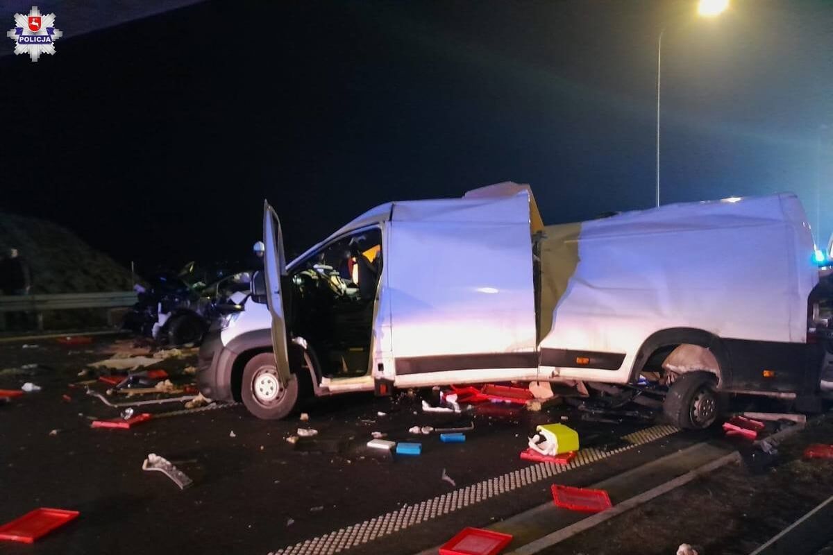 Karambol z udziałem 18 pojazdów na S19