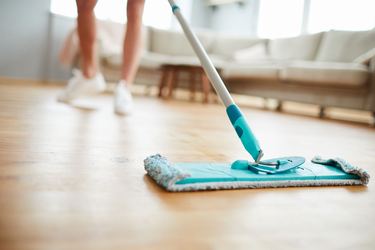 Clean floor panels with ease: Say goodbye to streaks forever