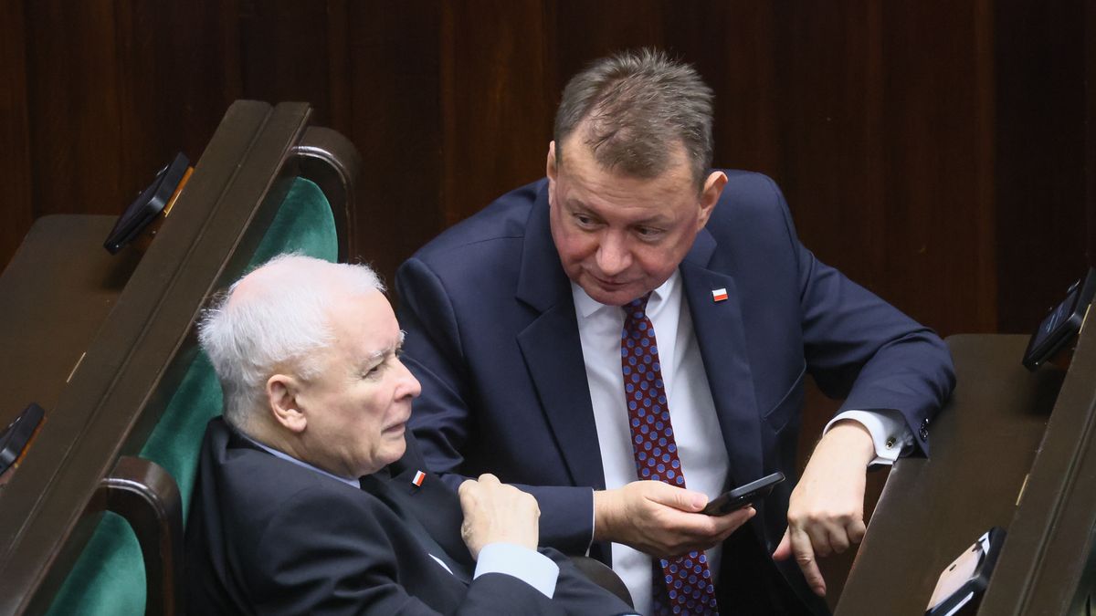 Jaros�aw Kaczy�ski Mariusz B�aszczak
Leszek Szyma�ski
obrad, obrady, plenarna, polityk polityka, pose�, posiedzenie, posiedze�, sala, sejm, 10, 10., 16. posiedzenie, kadencja, kadencji, X