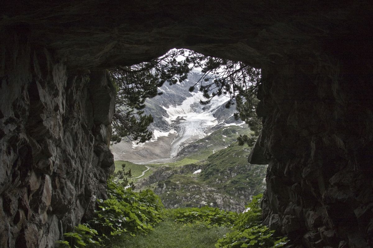 Wejście do ukrytej jaskini.