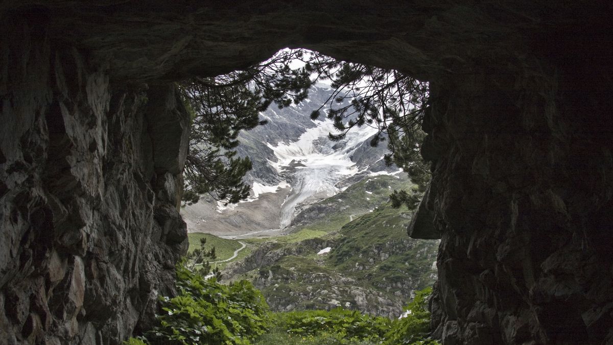 Wejście do ukrytej jaskini.