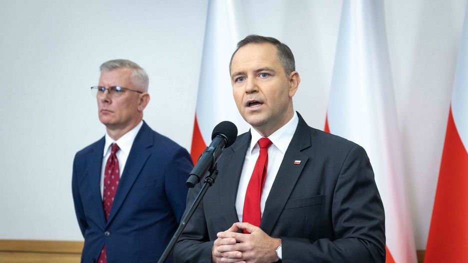 Karol Nawrocki przedstawia nowy sk?ad BBN
03.07.2025 Warszawa Prezentacja nowego skladu Biura Bezpieczenstwa Narodowego przez prezydenta elekta Karola Nawrockiego Fot Jacek Dominski/REPORTER
N/z: Slawomir Cenckiewicz, Karol Nawrocki
Jacek Dominski/REPORTER