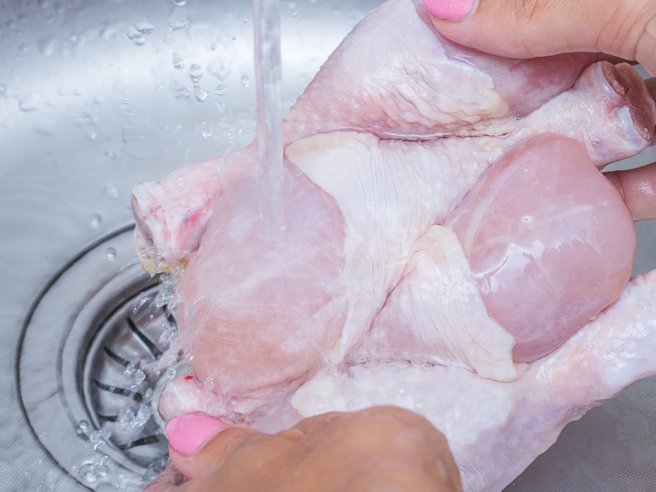 Myjesz mięso przed gotowaniem? To błąd!
