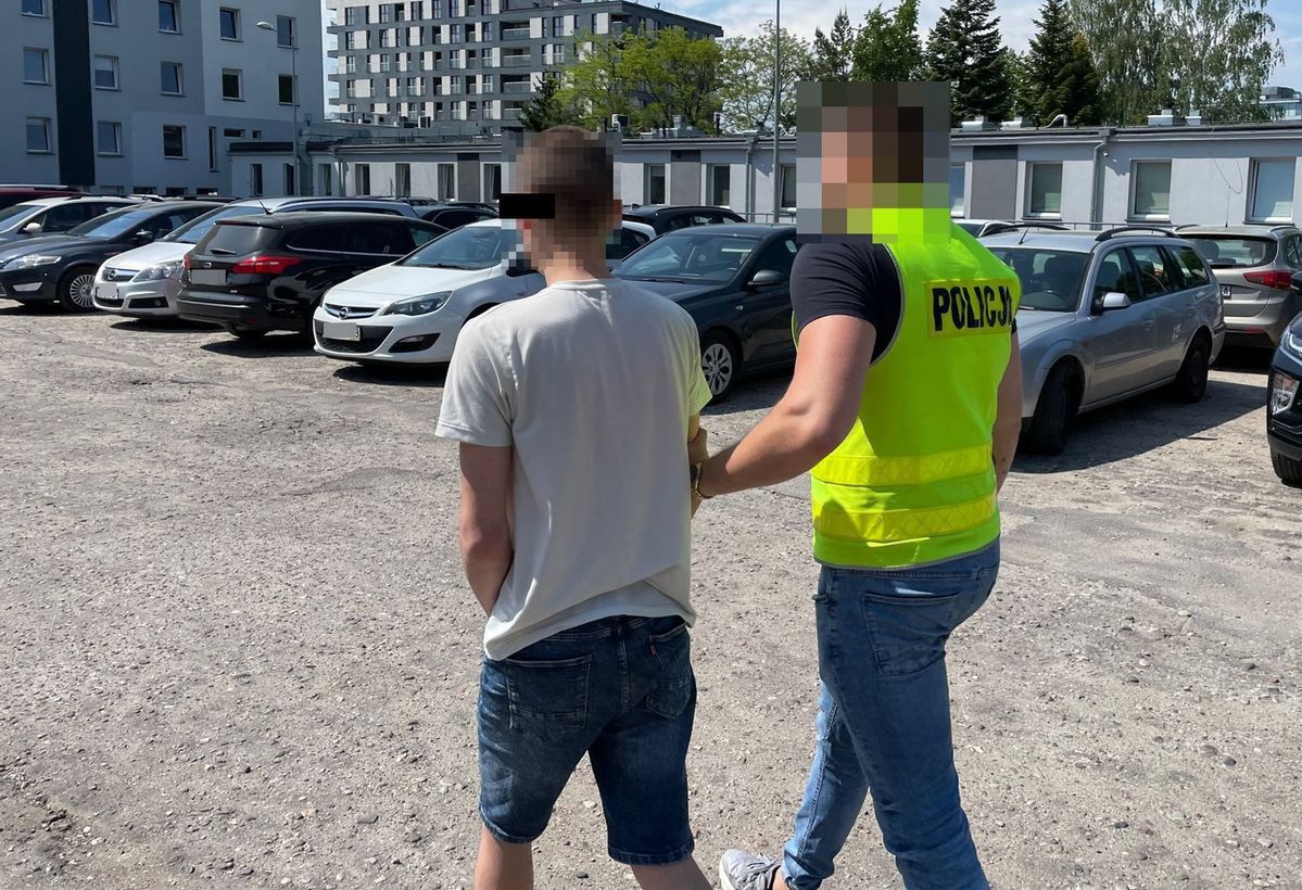 Policjanci zatrzymali pijanego ojca dziewczynek, które bawiły się bez nadzoru na balkonie fot. Komenda Miejska Policji w Lublinie