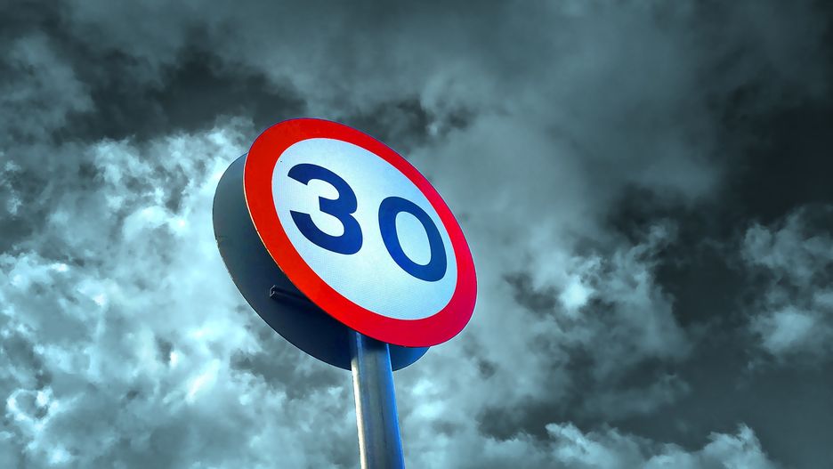 Warszawa. Wolniej w europejskich miastach, które zdecydują się na skorzystanie z rekomendacji PE. W przyszłym roku miasto zinwentaryzuje strefy ograniczonej prędkości i określi zasady ich wyznaczania