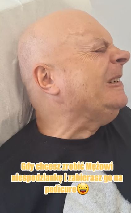 Krzysztof Skiba podczas pedicure (Instagram)