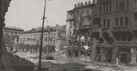 45 tysięcy wagonów z łupem. Tak Niemcy w 1944 r. ograbili Warszawę