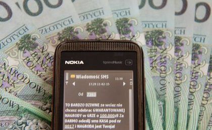 Oszustwa SMS. Do Polaków znów przychodzą podejrzane wiadomości