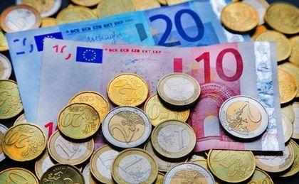 Euro spada poniżej 4,35 zł. Dalszy kierunek zależny od EBC