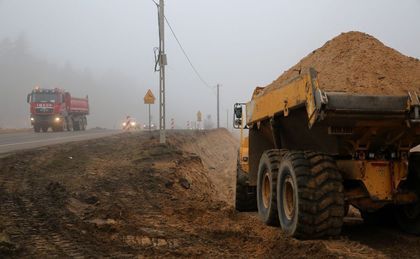 Skandal w Podlaskiem. Pieniądze za budowę drogi wojewódzkiej trafiły na konto oszustów