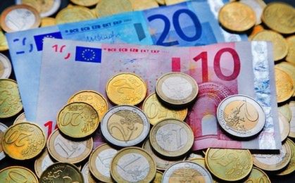 Euro spada poniżej 4,35 zł. Dalszy kierunek zależny od EBC