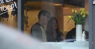 Hania Lis pozuje do zdjęć w restauracji