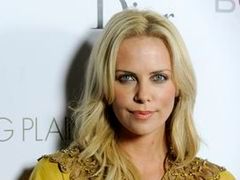 Theron, Kidman i Hudson lubią pomagać