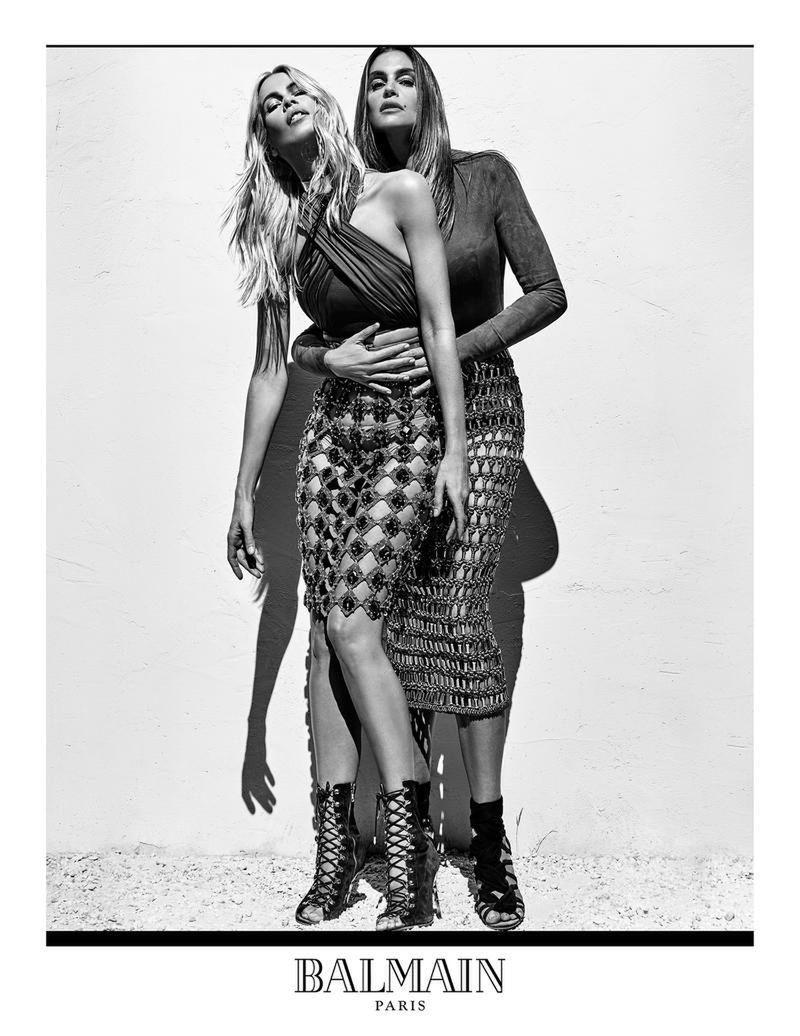 Na zdj. Claudia Schiffer, Cindy Crawford. Kampania Balmain wiosna-lato 2016 (fot. Steven Klein/Balmain)