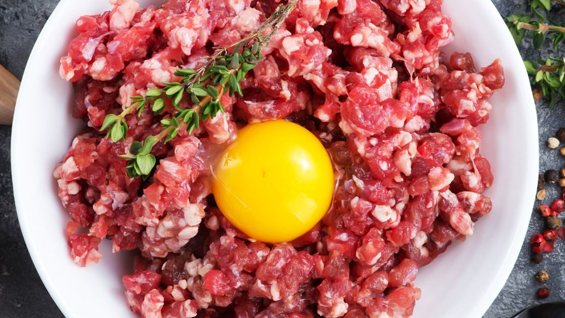 Ile jajek należy dodać do kotletów mielonych?