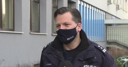 Na mszy w małopolskiej wsi było 160 osób, ktoś powiadomił policję.