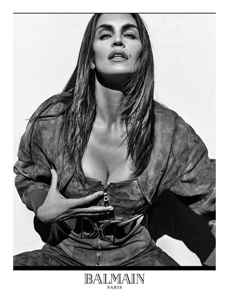 Na zdj. Cindy Crawford. Kampania Balmain wiosna-lato 2016 (fot. Steven Klein/Balmain)