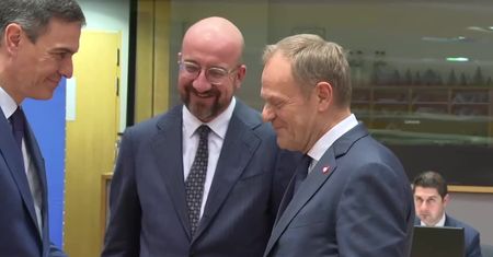 Uśmiechy i serdeczne uściski. Tak Donald Tusk został powitany w Brukseli przez europejskich przywódców