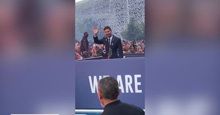 L. Messi gorąco powitany przez fanów PSG na Parc des Princes.