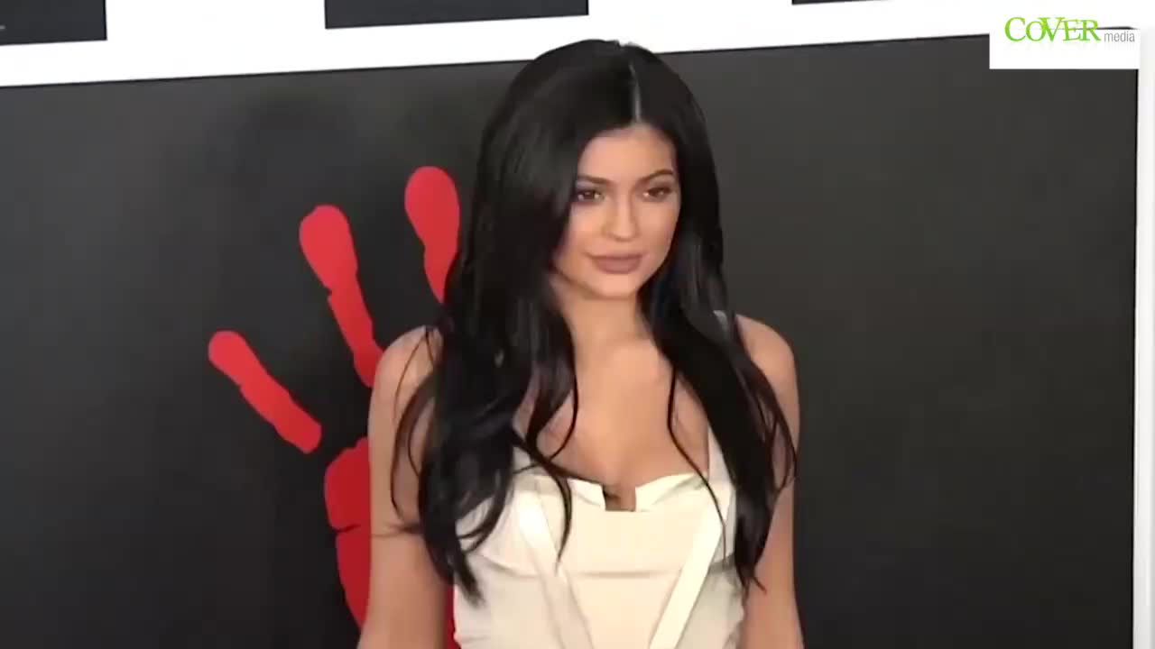 Kylie Jenner będzie sprzedawać kostiumy kąpielowe