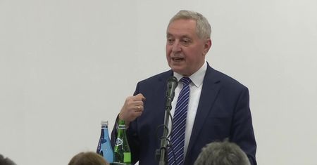 PiS już nie walczy z wiatrakami. Minister Kowalczyk zapowiada złagodzenie przepisów o ich lokalizacji