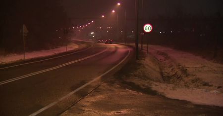Potrąciła policjanta i odjechała. Nieudany pościg policyjny, poszukiwana kobieta.