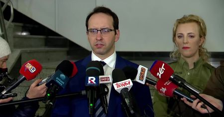 Samoloty wywożą migrantów z Mińska do krajów pochodzenia. “Strategia Łukaszenki nie ulega zmianie”