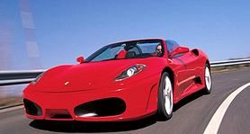Ile zarabia Ferrari na każdym aucie?