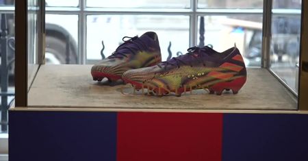 Korki, w których Lionel Messi pobił rekord Pelego, trafiły na aukcję.